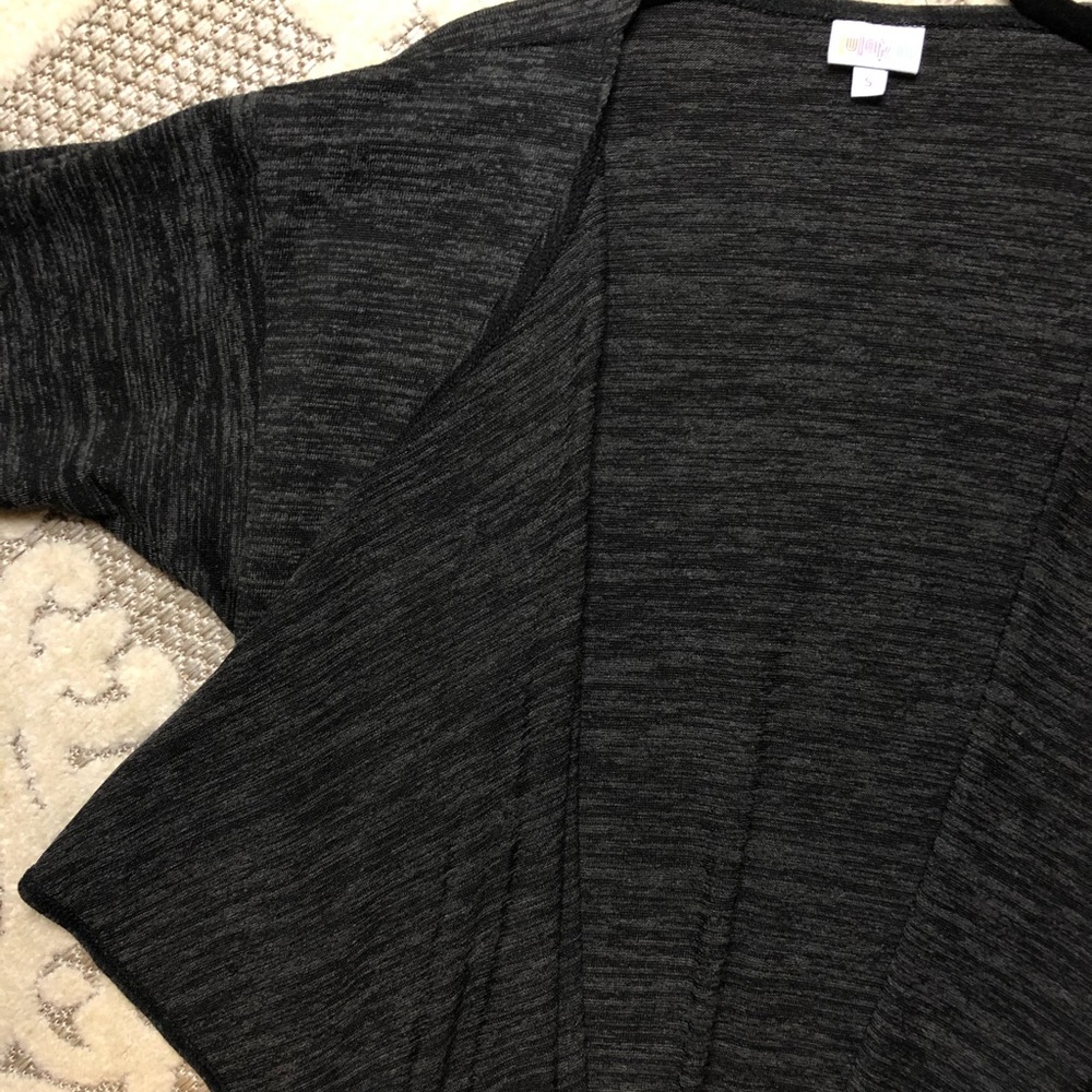 🖤LuLaRoe Small Shirley🖤